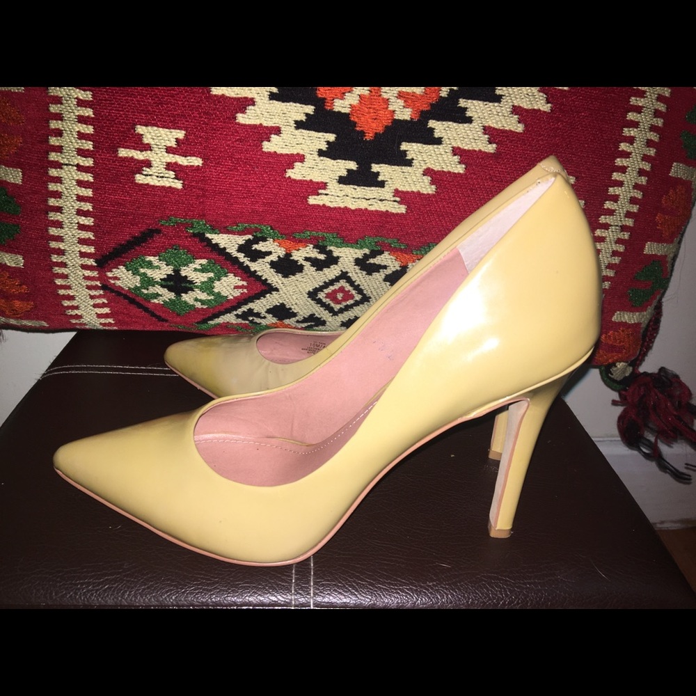 Vince Camuto Pointed Leather 4”heel 10M